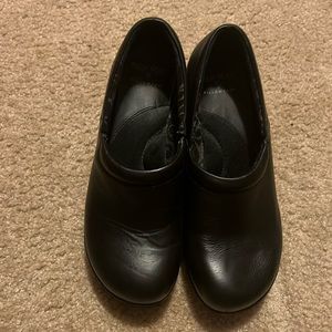 Nurse mate shoes 8 1/2M Gently used for one month